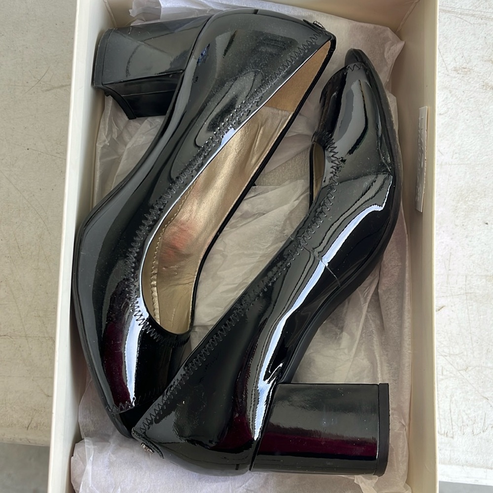 Patent leather black shiny high heels.